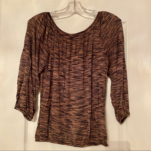 Cute top - Picture 2 of 3